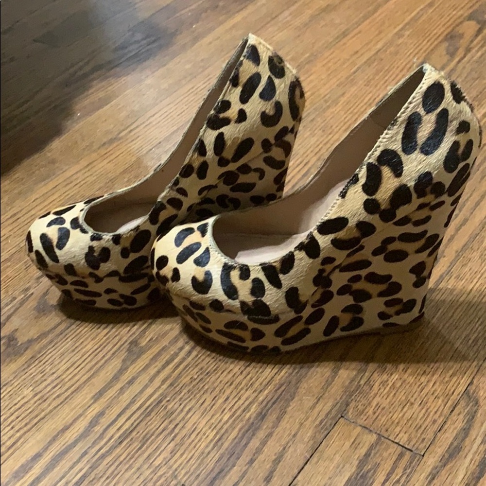 Steve Madden size 8 platform wedge. Worn twice.